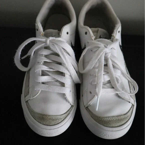 Nike Blazer Low White/Black Sketch Swoosh - Picture 2 of 4